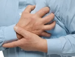 “5 Mitos dan Fakta Terkait Pertolongan Pertama: Apakah Orang yang Mengalami Serangan Jantung Wajib Berbaring?”