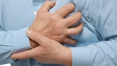 “5 Mitos dan Fakta Terkait Pertolongan Pertama: Apakah Orang yang Mengalami Serangan Jantung Wajib Berbaring?”