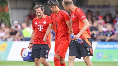 Bek Jepang di Bayern Alami Cedera Patah Tulang Metatarsal