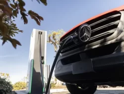 “Bom Waktu dari China, Mercedes-Benz Terancam Tersungkur di Korsel”