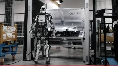 BMW Uji Coba Robot Manusia Bikin Mobil dengan Teknologi Mutakhir