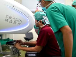 Para Ahli Urologi Tanah Air Berhasil Melakukan Operasi Telerobotik Pertama di Indonesia
