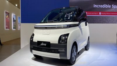 "Wuling Laris Manis, Mobil Listrik yang Memukau! Bagaimana dengan Mobil Non-Elektriknya?"