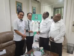 PKB Serahkan SK Rekomendasi untuk Willem Wandik dan Aloysius Giyai