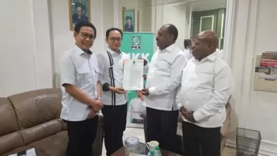 "PKB Serahkan Surat Rekomendasi untuk Willem Wandik dan Aloysius Giyai: Siap Berjuang di Pemilihan Kepala Daerah!"
