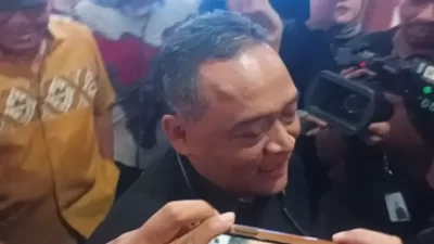 “Benny Rhamdani Menyesal Tidak Dapat Mengungkap Identitas T yang Dituduh Sebagai Dalang Perjudian Online”