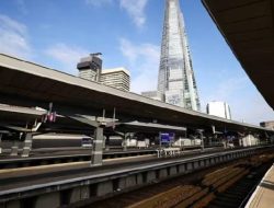 Polisi Inggris Selidiki Serangan Siber Islamofobia dalam WiFi Stasiun Inggris