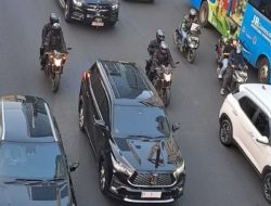 Paus Fransiskus dan Jokowi Bersama-sama Gunakan Mobil Innova Zenix