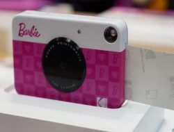 Barbie dan Kodak Menggabungkan Gaya Modern dan Sentuhan Nostalgia Melalui Kamera Terbaru Mereka