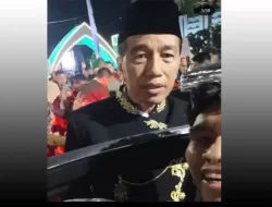 Pemuda Dihajar oleh Aparat saat Berfoto dengan Jokowi