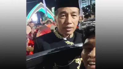 Pemuda Dihajar oleh Aparat saat Berfoto dengan Jokowi
