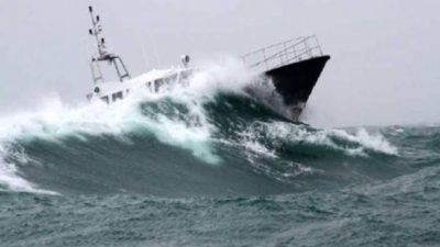 Ombak Setinggi 4 Meter Menghantam Perairan Indonesia!