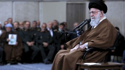 "Elon Musk Menyerang Ali Khamenei, Akunnya Terhalang karena Melanggar Etika"