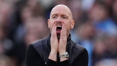 "Manchester United Memecat Pelatih Andal, Erik ten Hag: Keputusan yang Menggegerkan!"