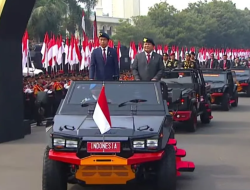 Presiden Jokowi dan Presiden Terpilih Prabowo Diarak Kendaraan Taktis di Mako Brimob