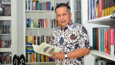 Ferry Juliantono Raih Penghargaan Spesial Saat Meluncurkan Buku Tentang 100 Tokoh Koperasi Indonesia
