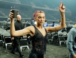 “Dua Lipa Batal Tampil, Begini Cara Mendapatkan Pengembalian Tiket Konser”