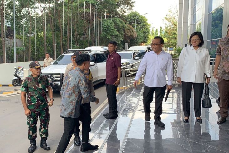 "Gibran Memimpin Rapat Penanganan Erupsi Gunung Lewotobi Laki-Laki"