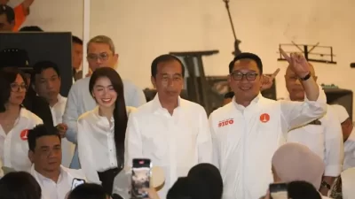 Jokowi Kembali ke Jakarta, Temui Ridwan Kamil di Coffee Shop untuk Ngobrol Santai