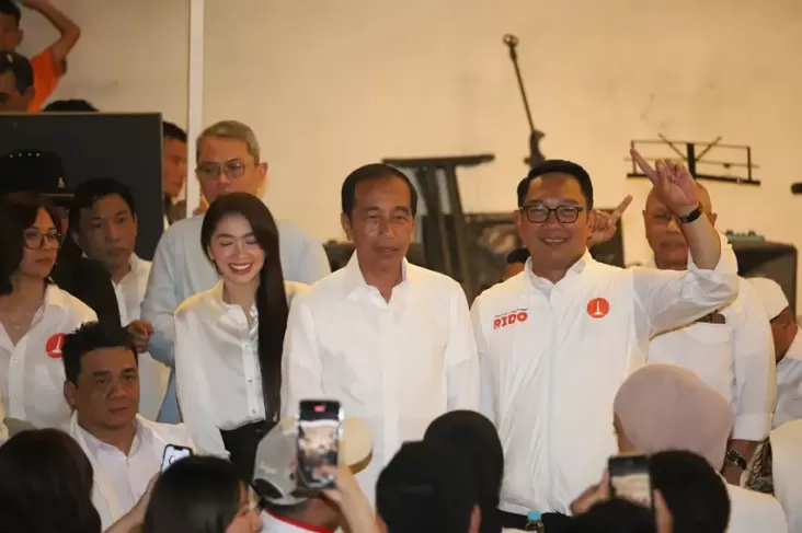Jokowi Kembali ke Ibu Kota, Bertemu Ridwan Kamil di Kedai Kopi untuk Berbincang secara Canda Tawa
