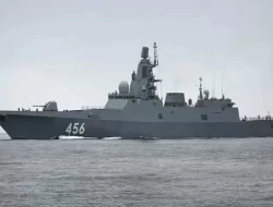 “Kapal Perang Rusia Meluncurkan Rudal Hipersonik di Perairan Selat Inggris”