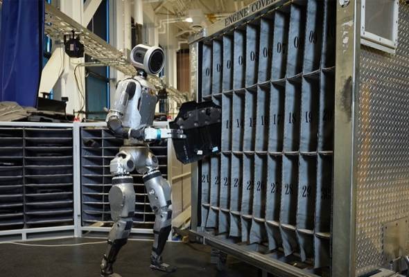 "Sang Robot Manusia: Keahlian Baru dalam Menyusun Barang yang Presisi"