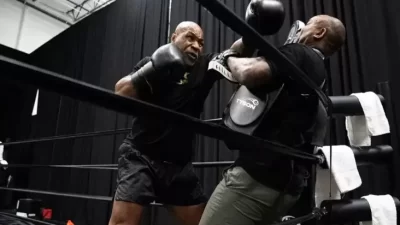 Mike Tyson Takes Down Jake Paul in Just 40 Seconds
