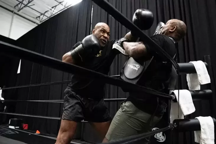 Mike Tyson Dominates Jake Paul in Under a Minute!