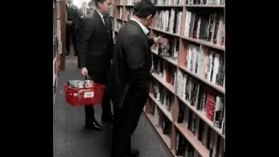 "Kunker di AS, Presiden Prabowo Subianto Menambah Koleksi Buku Baru"