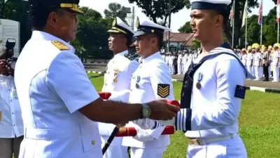 Tiga Prajurit TNI AL Raih Penghargaan Satyalencana Kesetiaan