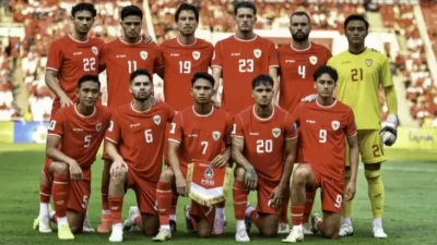 “Jersey Merah Timnas Indonesia: Tanda Kemenangan Perdana melawan Jepang?”