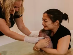 Mengalami Water Birth, Nikita Willy Menangis Bahagia Saat Melahirkan Anak Pertamanya