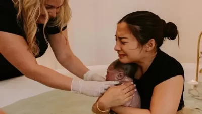 Sambut Kedatangan Sang Buah Hati, Nikita Willy Terharu Saat Melahirkan dengan Metode Water Birth