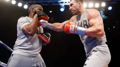 Wladimir Klitschko: Si Tua Tangguh Kembali Beraksi di Ring