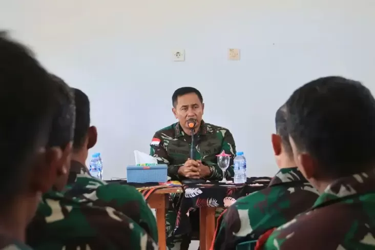 Pindah Tugas, Mayjen TNI Iwan Setiawan Kini Menjadi Penakluk Gunung Everest yang Ditunjuk oleh Danpussenif dalam Mutasi TNI.