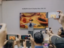 Xiaomi Rilis Smart Display Max 100, Bikin Tetangga Iri Saat Nonton Drakor di TV

Xiaomi, salah satu perusahaan teknologi asal China, kembali membuat terobosan baru dengan merilis Smart Display Max 100. Perangkat ini diklaim mampu membuat para tetangga iri saat menonton drakor di TV mereka yang berukuran 100 inci.

Smart Display Max 100 merupakan sebuah layar cerdas yang memiliki ukuran besar hingga 100 inci dan dilengkapi dengan teknologi canggih dari Xiaomi. Dengan layar yang begitu besar, para pengguna dapat menikmati tayangan drakor dengan kualitas gambar yang lebih jernih dan detail.

Selain itu, Smart Display Max 100 juga dilengkapi dengan sistem suara yang berkualitas tinggi, sehingga pengalaman menonton drakor akan menjadi lebih seru dan memikat. Para tetangga pun pasti akan iri saat melihat tayangan drakor yang begitu menarik di layar besar ini.

Tak hanya untuk menonton drakor, Smart Display Max 100 juga dapat digunakan untuk berbagai kegiatan lain seperti presentasi, bermain game, dan lain-lain. Dengan fitur-fitur yang lengkap dan teknologi yang canggih, perangkat ini pasti akan menjadi pusat hiburan yang menarik di rumah Anda.

Bagi Anda yang tertarik untuk memiliki Smart Display Max 100, perangkat ini sudah bisa dipesan melalui situs resmi Xiaomi. Harga yang ditawarkan juga cukup terjangkau, sehingga tidak perlu khawatir akan menguras kantong.

Dengan adanya Smart Display Max 100, nonton drakor di TV kini menjadi lebih seru dan menyenangkan. Siap-siap membuat tetangga iri dengan layar besar dan kualitas tayangan yang luar biasa dari Xiaomi!