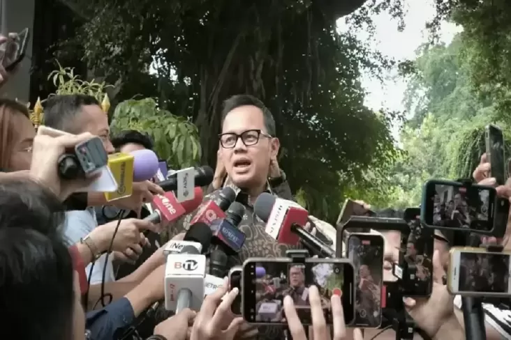 Wali Kota Pekanbaru Terjaring OTT KPK, Kemendagri Siap Tunjuk Pegawai Negeri Sipil Sebagai Pengganti

KPK Tangkap Wali Kota Pekanbaru, Kemendagri Akan Tunjuk Pegawai Negeri Sebagai Pengganti