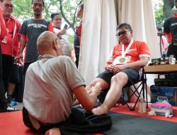 Momen Hasto Nikmati Pijat Refleksi Binaan BMI dalam Soekarno Run 2025