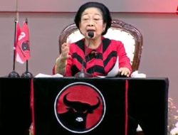 Momen Megawati Tertawa Sebut Ada yang Mau Jadi Ketum PDIP