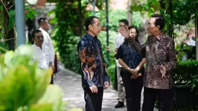 Pertemuan Jokowi juga Sultan HB X Ada Kaitannya dengan Rencana Mega-Prabowo Bertemu, Motif Batik Jadi Sorotan