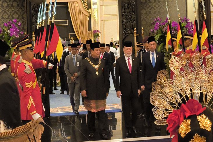 Prabowo Terima Penghargaan DK I dari Kesultanan Johor Malaya