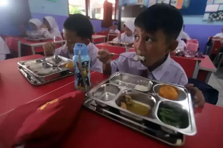Survei Indikator Politik: 87,1% Warga Dukung Inisiatif Makan Bergizi Gratis