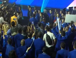 Disambut Lagu Tipe-X, Prabowo Hadiri Penutupan Kongres VI Partai Demokrat
