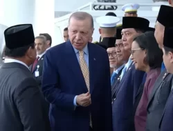 Gestur Tangan Erdogan Bikin Sri Mulyani Tertawa pada waktu Dikenalkan Prabowo