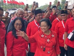 Ketika Megawati Diberi Kado Seniman Lukisan Gambar Srikandi: Saya Disuruh Melinteng Sopo?