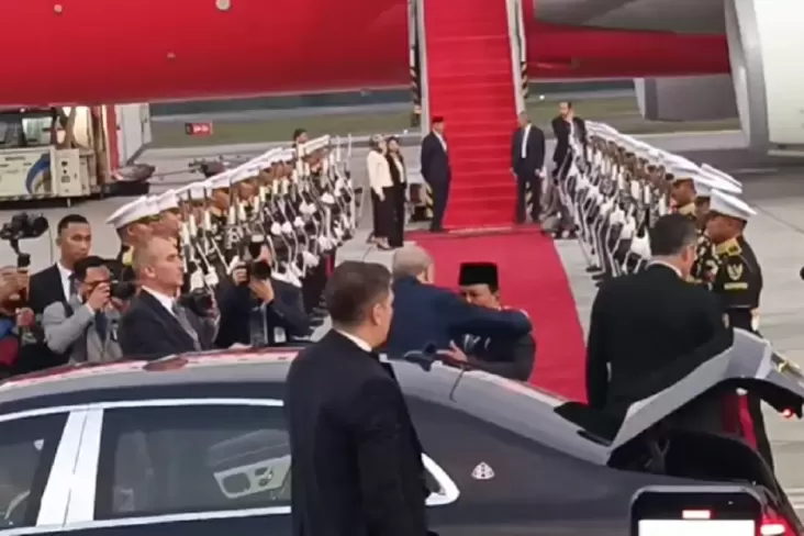 Momen Peluk Hangat Prabowo Lepas Kepulangan Erdogan dari Indonesia