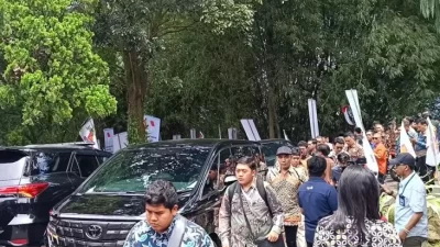 Para Tamu Silaturahmi KIM Mulai Berdatangan ke Rumah Prabowo