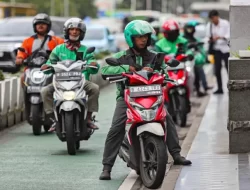 Adies Kadir Sambut Membangun Pemberian THR Kepada Para Pengemudi Ojek Online