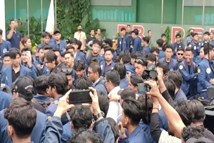 Demo RUU TNI pada DPR, Mahasiswa Cegat Menteri Hukum