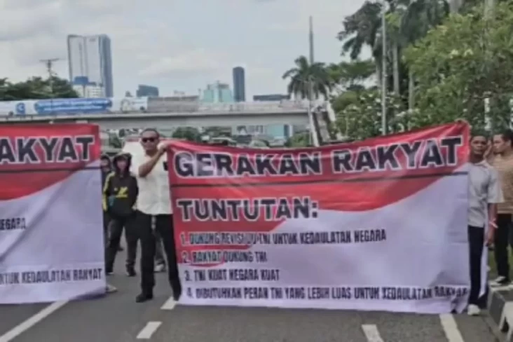 Gelar Aksi Simpatik di tempat di DPR, Pergerakan Rakyat Minta DPR Sahkan RUU TNI